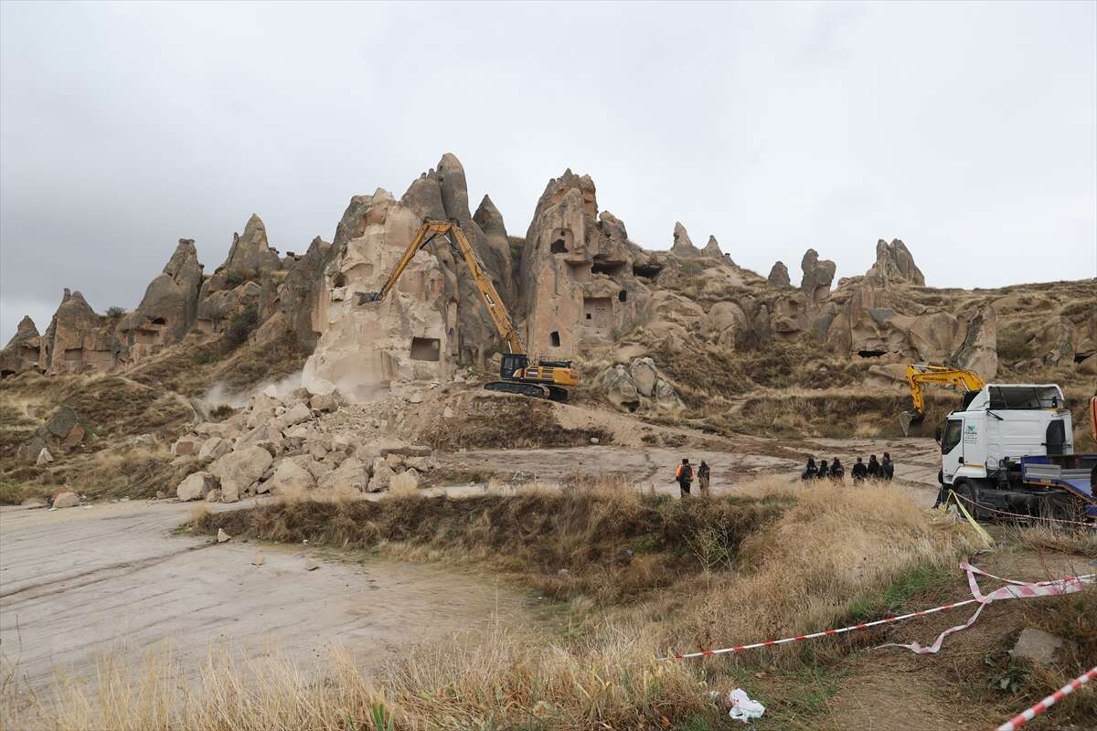 Göreme’deki riskli peribacaları güvenli şekilde yıkılıyor 6